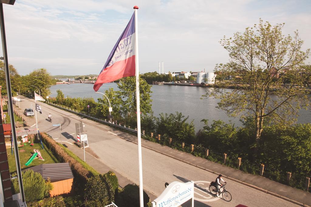 Hotel Waffenschmiede Kiel Bagian luar foto
