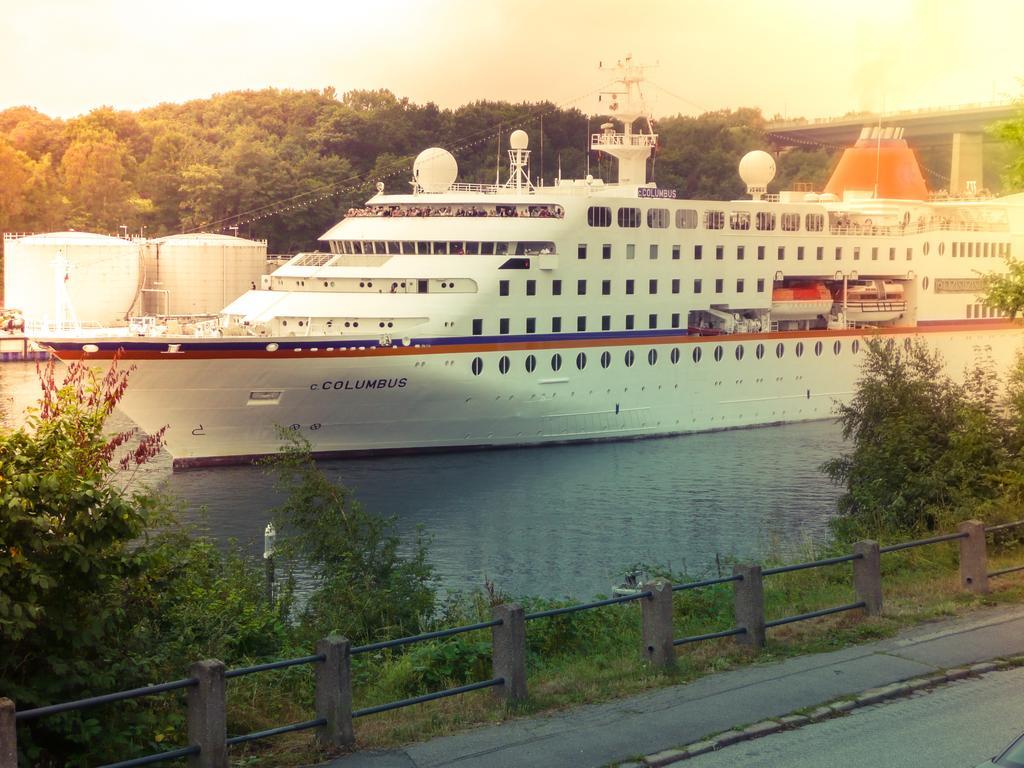 Hotel Waffenschmiede Kiel Bagian luar foto