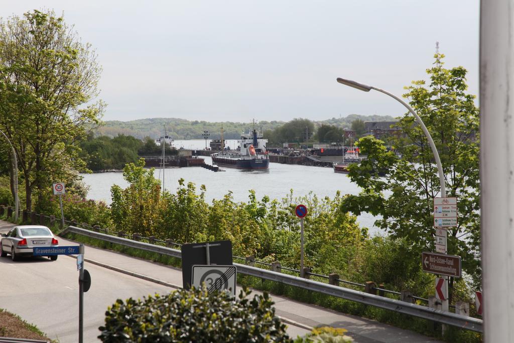 Hotel Waffenschmiede Kiel Bagian luar foto